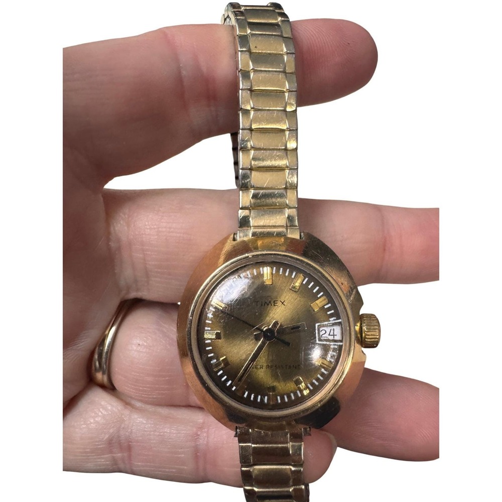 Vintage Timex Gold Tone‎ Watch Date Window Water Resistant Expansion Band Quartz